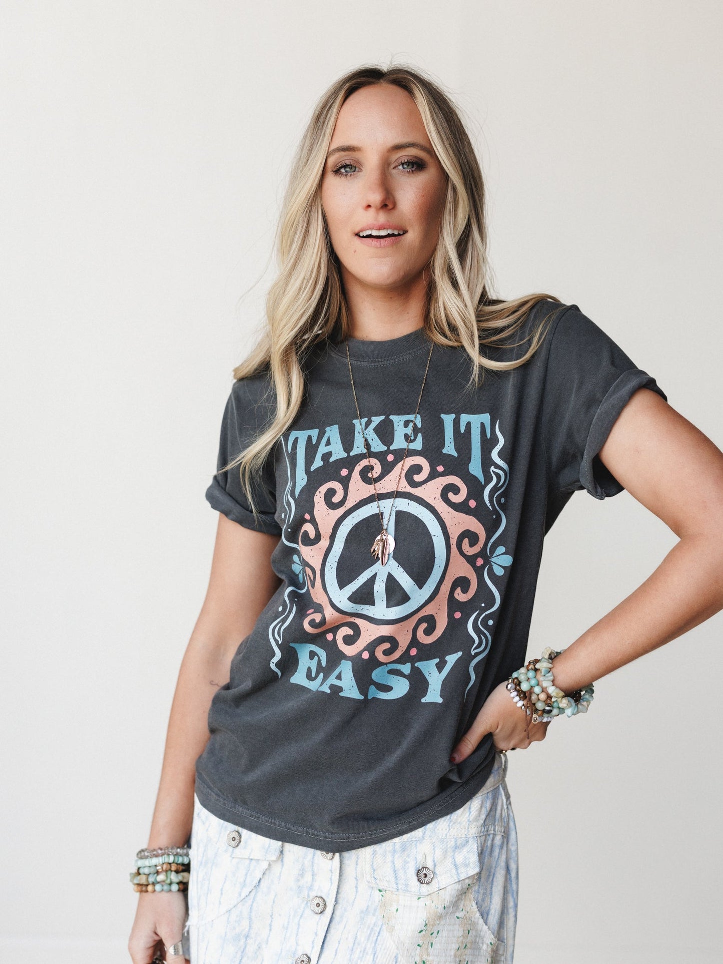 The Nest Take It Easy Graphic Tee - Pepper