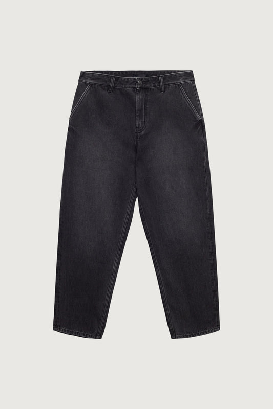 WASHED BLACK TAPERED LEG JEAN