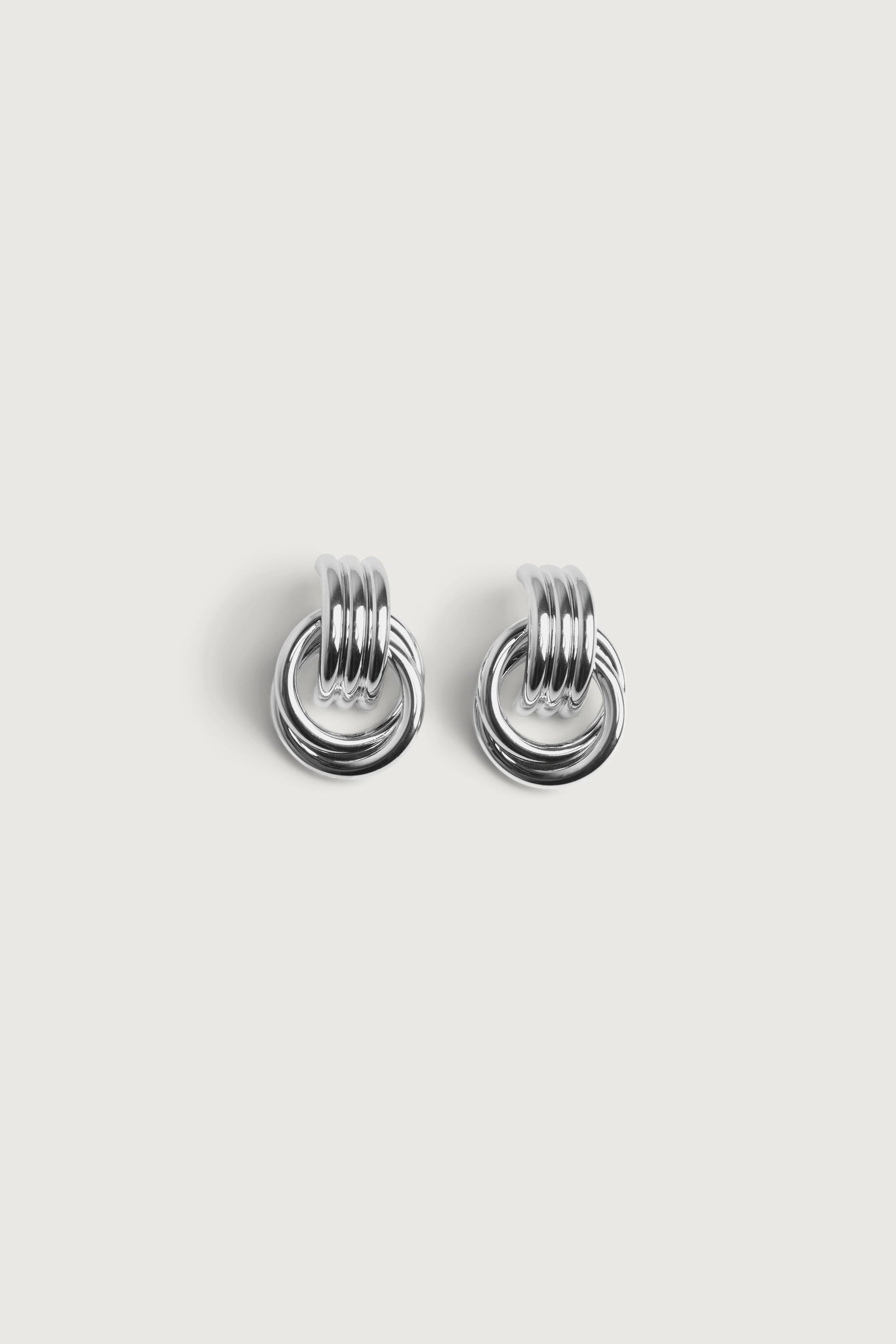 MEDIUM KNOTTED EARRINGS