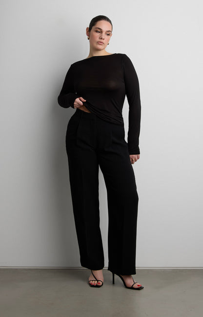 SHEER LIGHTWEIGHT BOAT NECK TOP